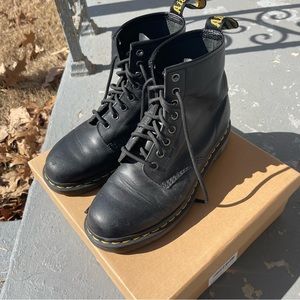 dr. martens leather air wair black combat boot size 7